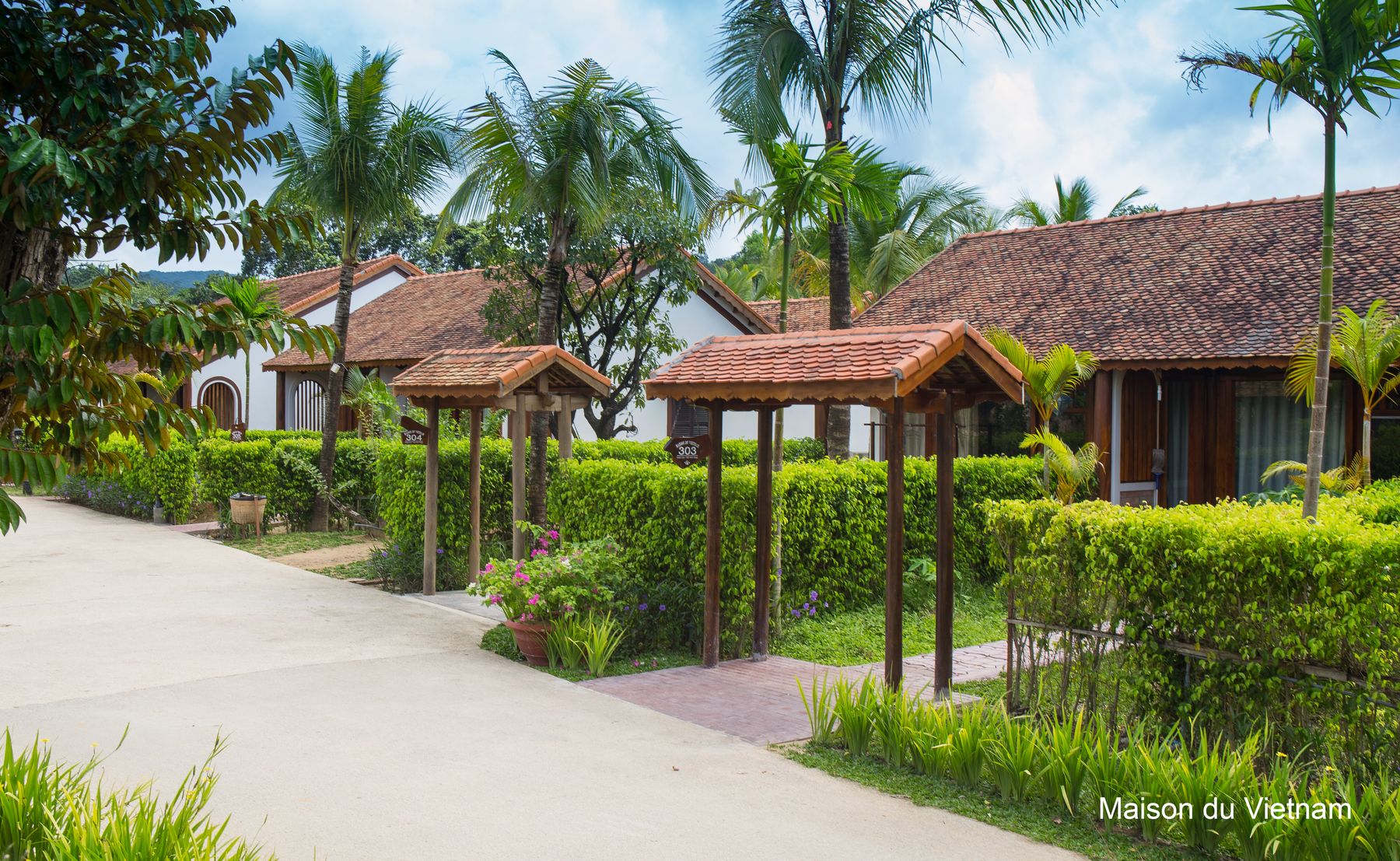 Khuôn viên bungalow Maison Du Vietnam Resort & Spa Phú Quốc